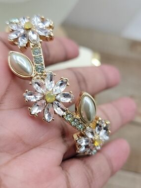 Exquisite Floral Goldtone & Crystal Necklace/Bracelet Set (2 Pc) • Faux Pearls